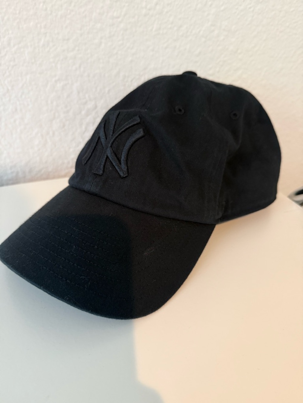 New York Yankees Black Embroidered Logo Baseball Cap